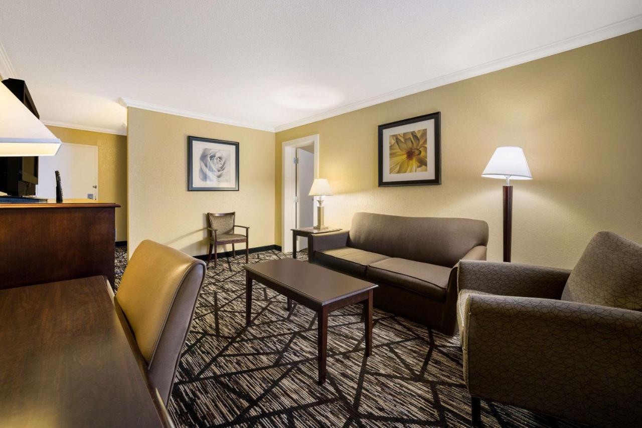Quality Inn And Suites Fairgrounds - Syracuse Seneca Knolls Eksteriør bilde
