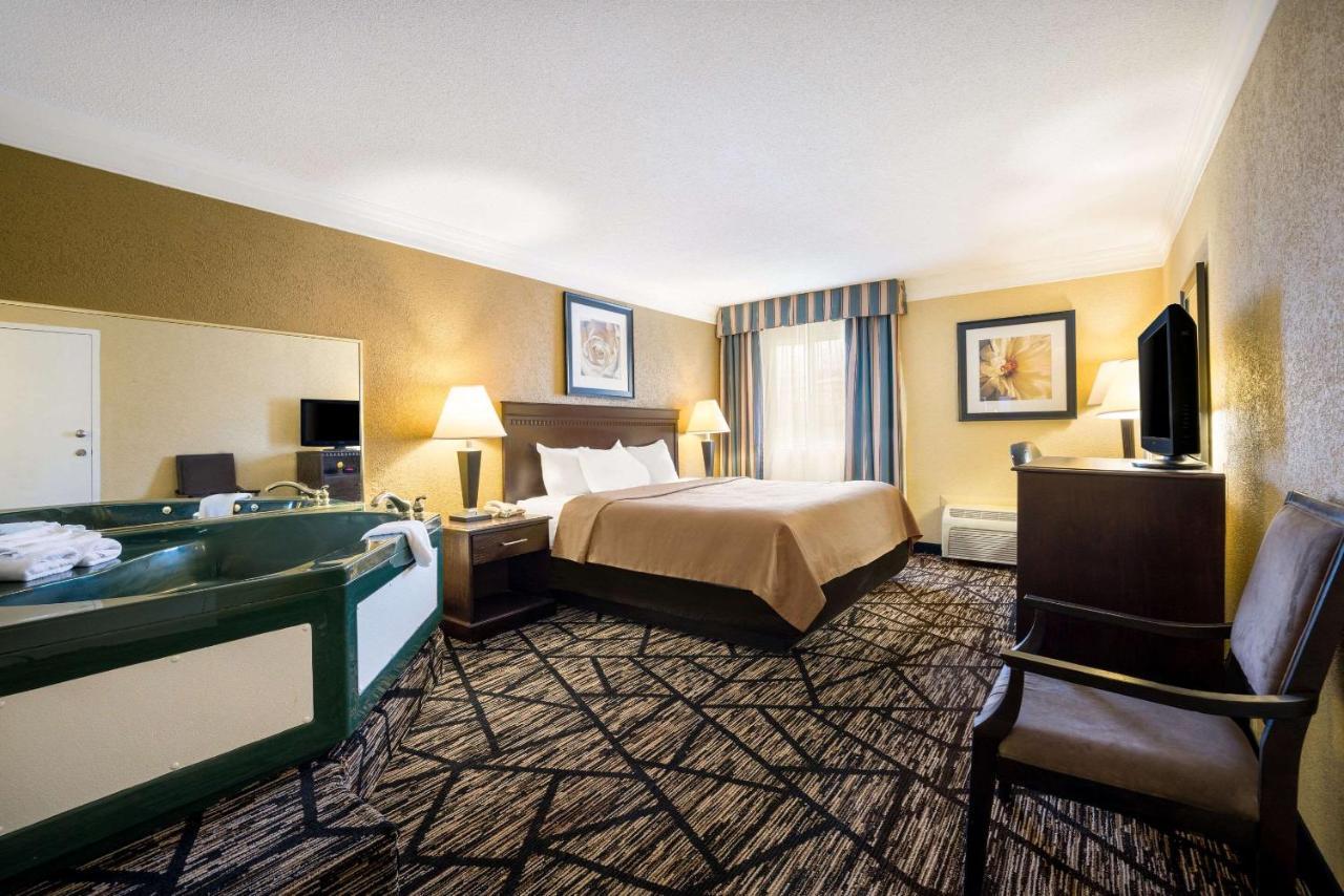 Quality Inn And Suites Fairgrounds - Syracuse Seneca Knolls Eksteriør bilde